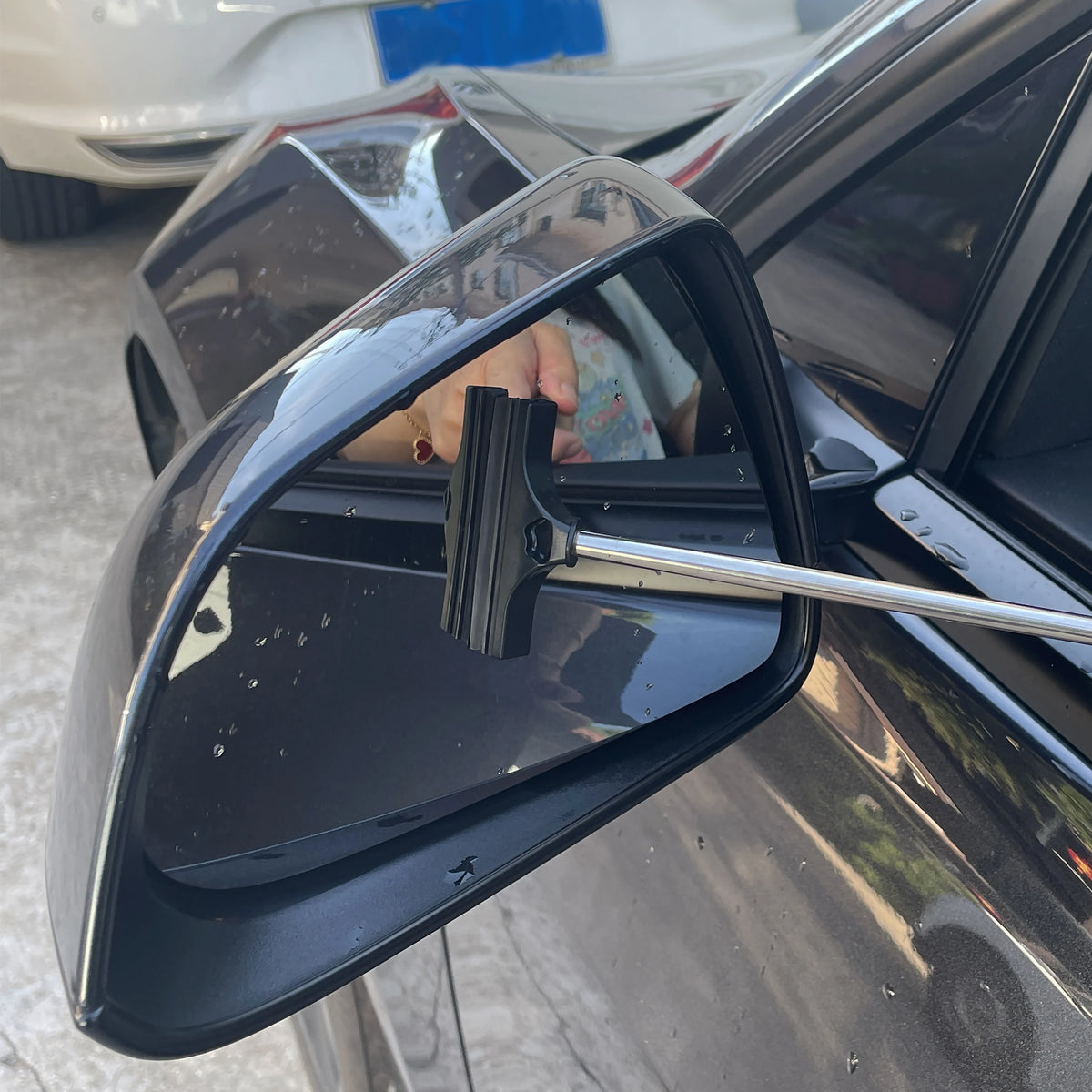 Car rearview mirror wiper